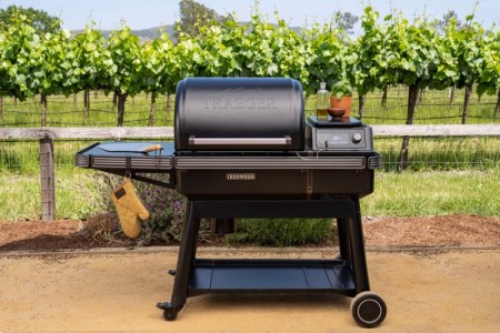  Traeger Ironwood L Smoker 