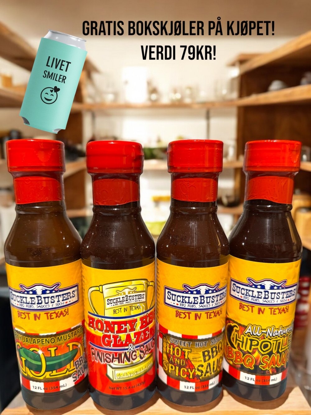 Fire prisbelønte BBQ-sauser fra hjertet av Texas – samlet i ett komplett sett for den ekte grillentusiasten! Her får du en rå og røkt chipotle-bombe, en hot & spicy klassiker, en sofistikert Carolina-style sennepssaus og en søt, blank honningglaze.