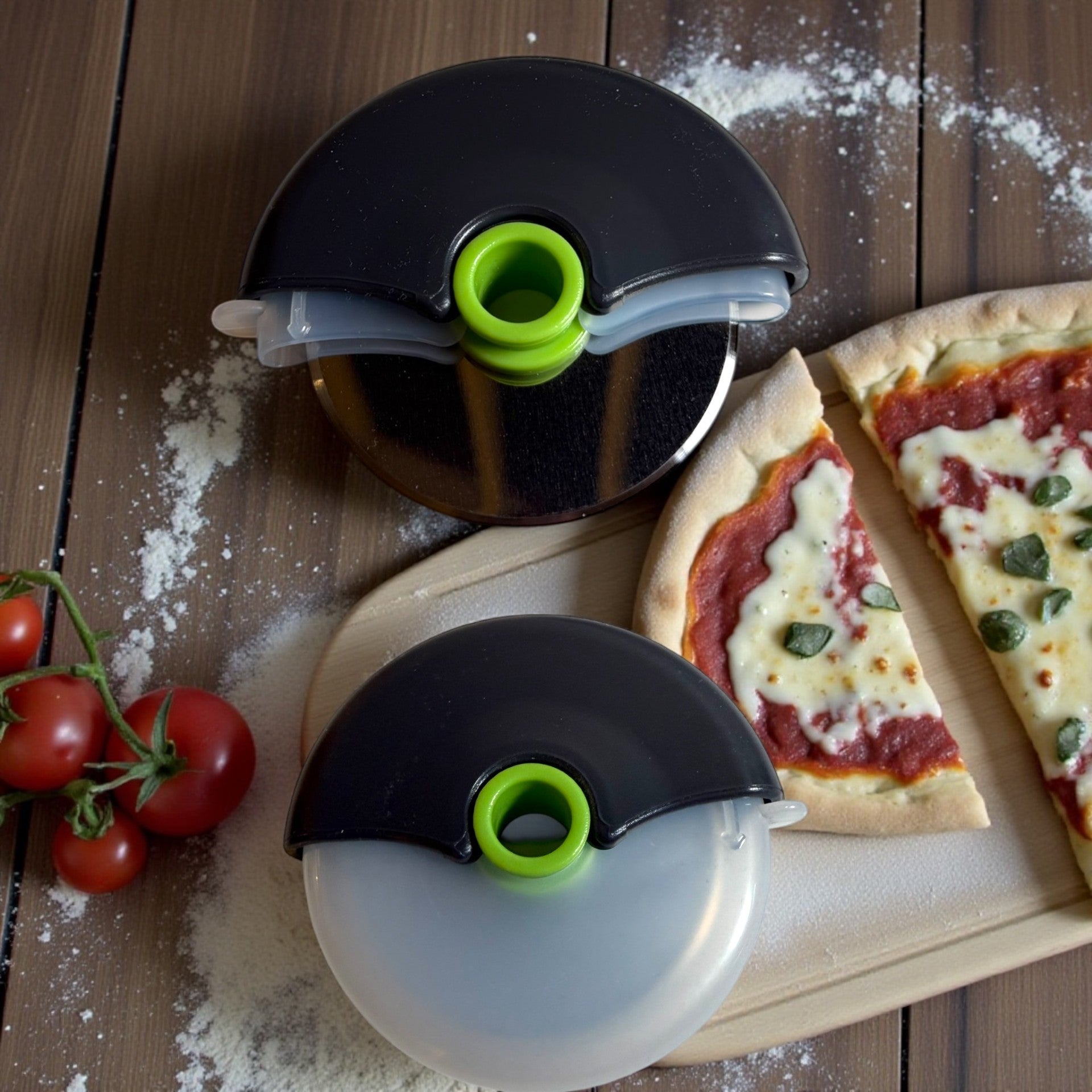 Pizza- og kakeskjærer i rustfritt stål med beskyttelsesdeksel