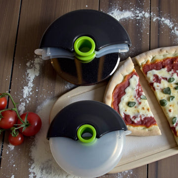Pizza- og kakeskjærer i rustfritt stål med beskyttelsesdeksel