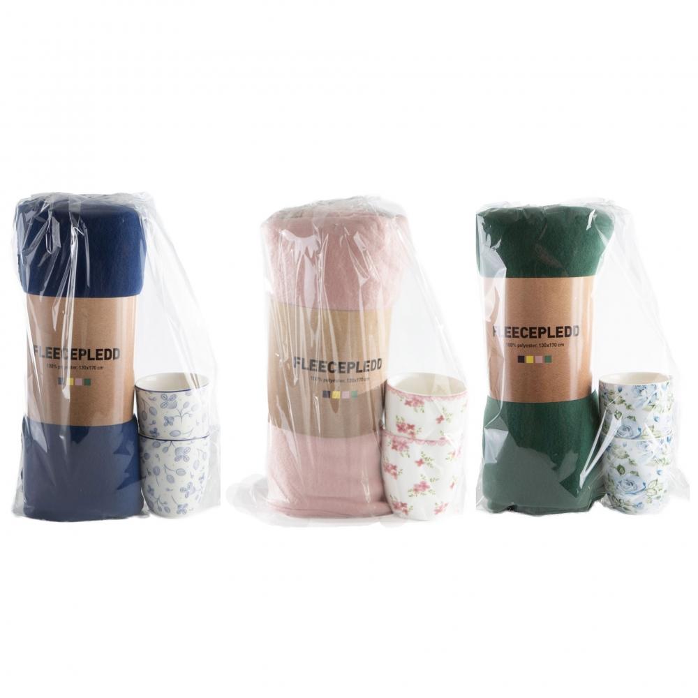 Gavesett med 2 krus og fleecepledd – klar til å gis bort