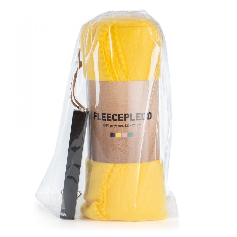 Gavesett med pølsepinne og fleecepledd klart for tur